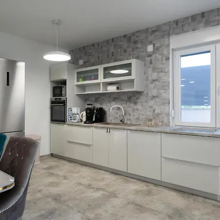 Amazing In With Heated Swimming Pool Holiday home *